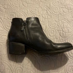 Excellent condition Clark black leather bootie